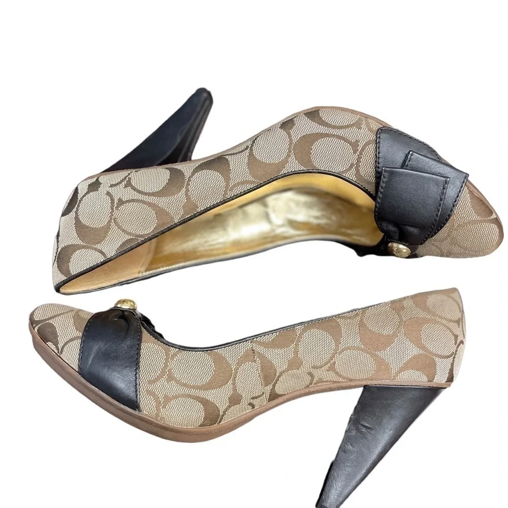 Coach Alaina Logo Heel Pumps Brown Tan Size 9.5